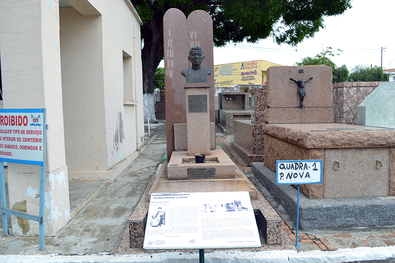 Cemitério da Saudade em Salto oferece viagem na história